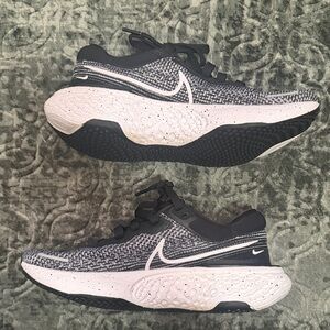 Nike Zoomx Invincible Run Flyknit Running Sneakers